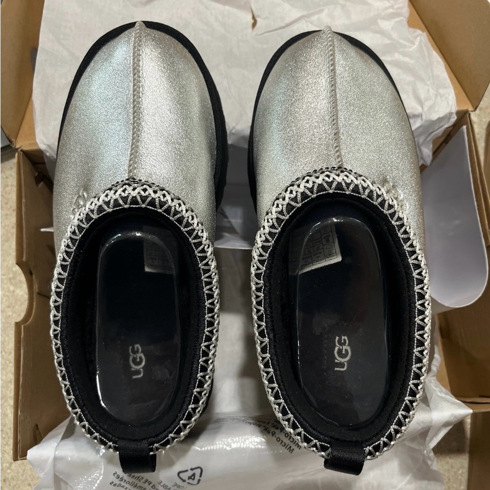 Brand New Ugg Tazz Leather Slippers Girls size 3